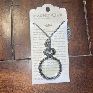 Magnifique magnifier necklace